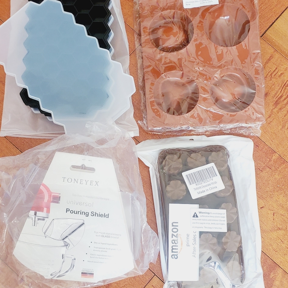 Bundle of kitchen items tools